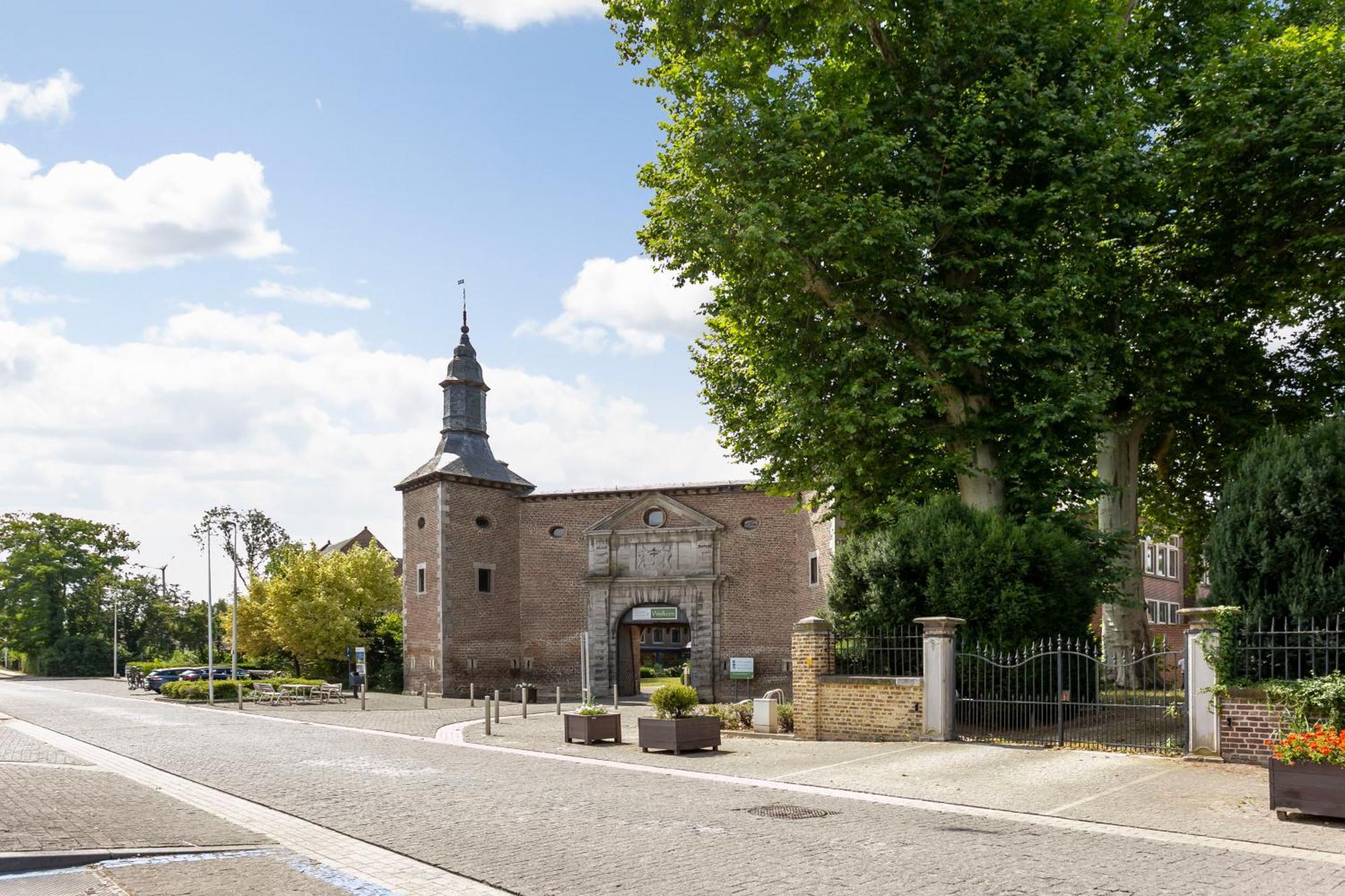 Chateau De Looz Exterior photo